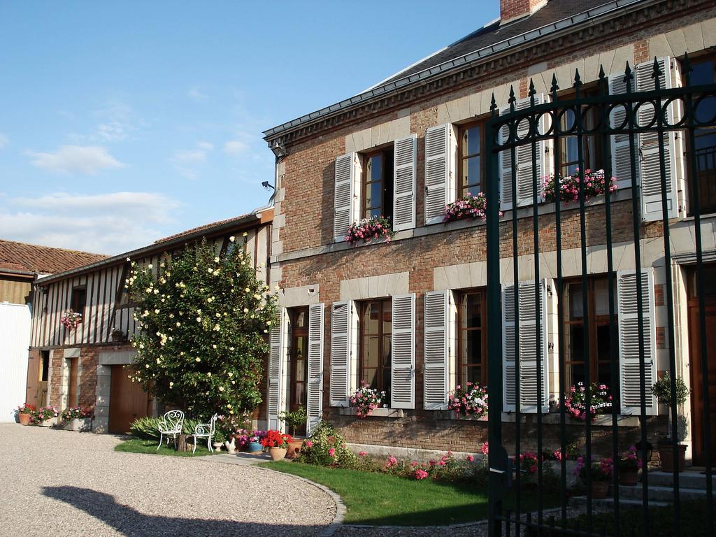 Entre Cour Et Jardin Bed & Breakfast Compertrix Dış mekan fotoğraf