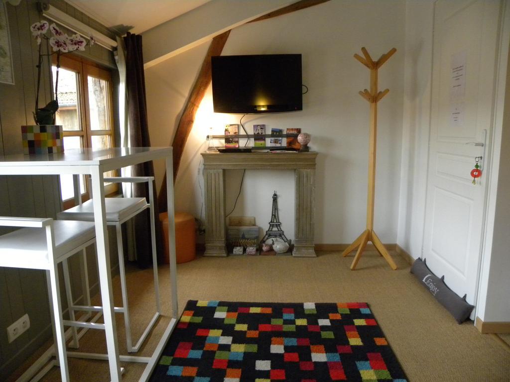 Entre Cour Et Jardin Bed & Breakfast Compertrix Dış mekan fotoğraf